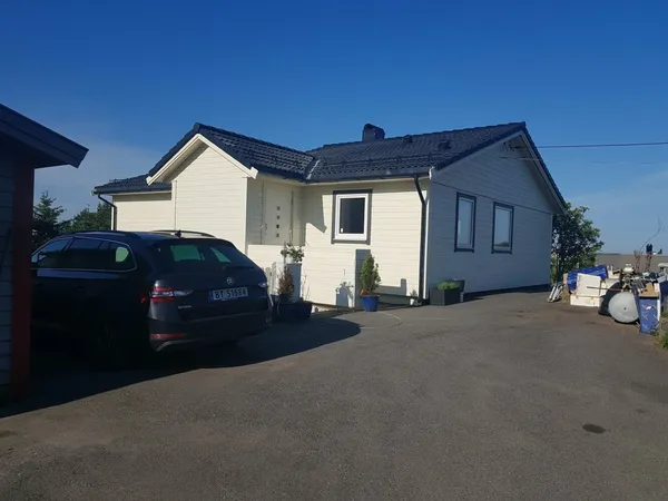 Renovering av hus i Ågotnes