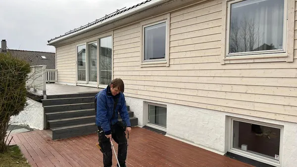 Ny kledning og etterisolering i Rådalen